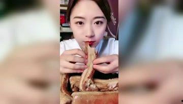 娱乐吃瓜酱女生为什么,从“421文件”到“参加离婚综艺”，吃瓜群众的狂欢与反思