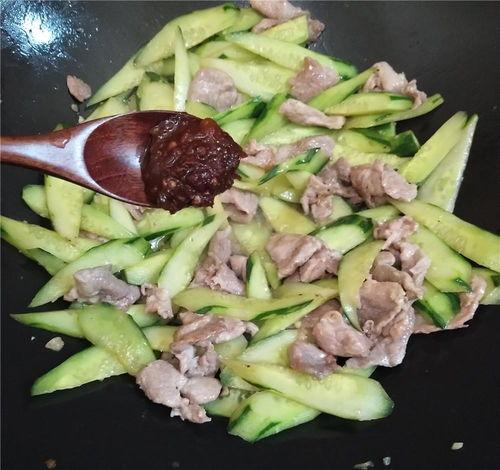 娱乐吃瓜酱站的高度不同,娱乐圈幕后真相与粉丝心酸