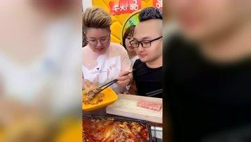 娱乐吃瓜酱礼物,明星家族助力、资源争夺与翻红之路