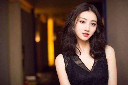 娱乐吃瓜背景女星是谁呀,揭秘神秘“吃瓜”人物身份